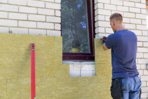 Hauswand isolieren zur Wärmedämmung mit U-Wert